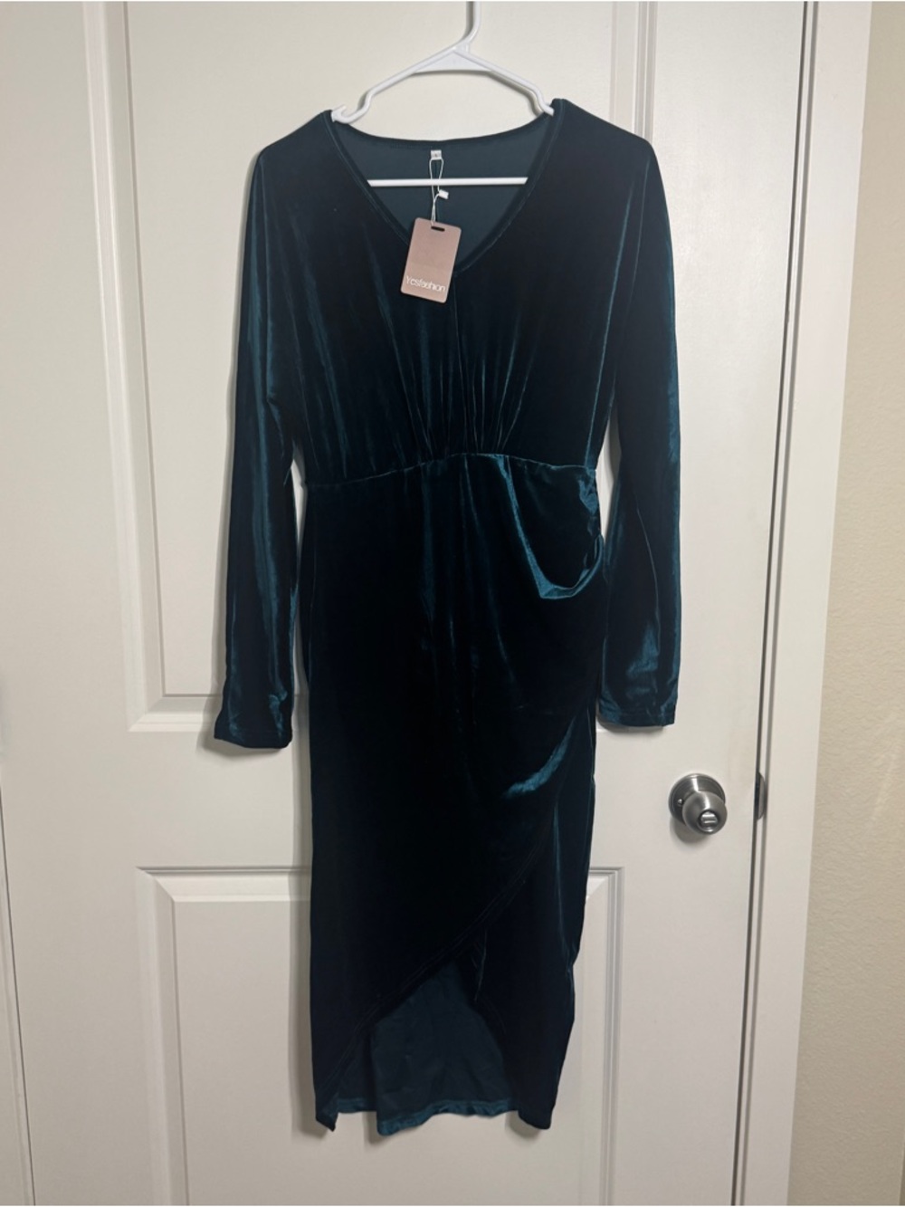 Women's Velvet Long-Sleeve V-Neck Midi Dress in Deep Teal